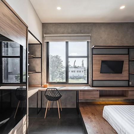 Hotel Loa Living Solo Baru Grogol Exterior foto