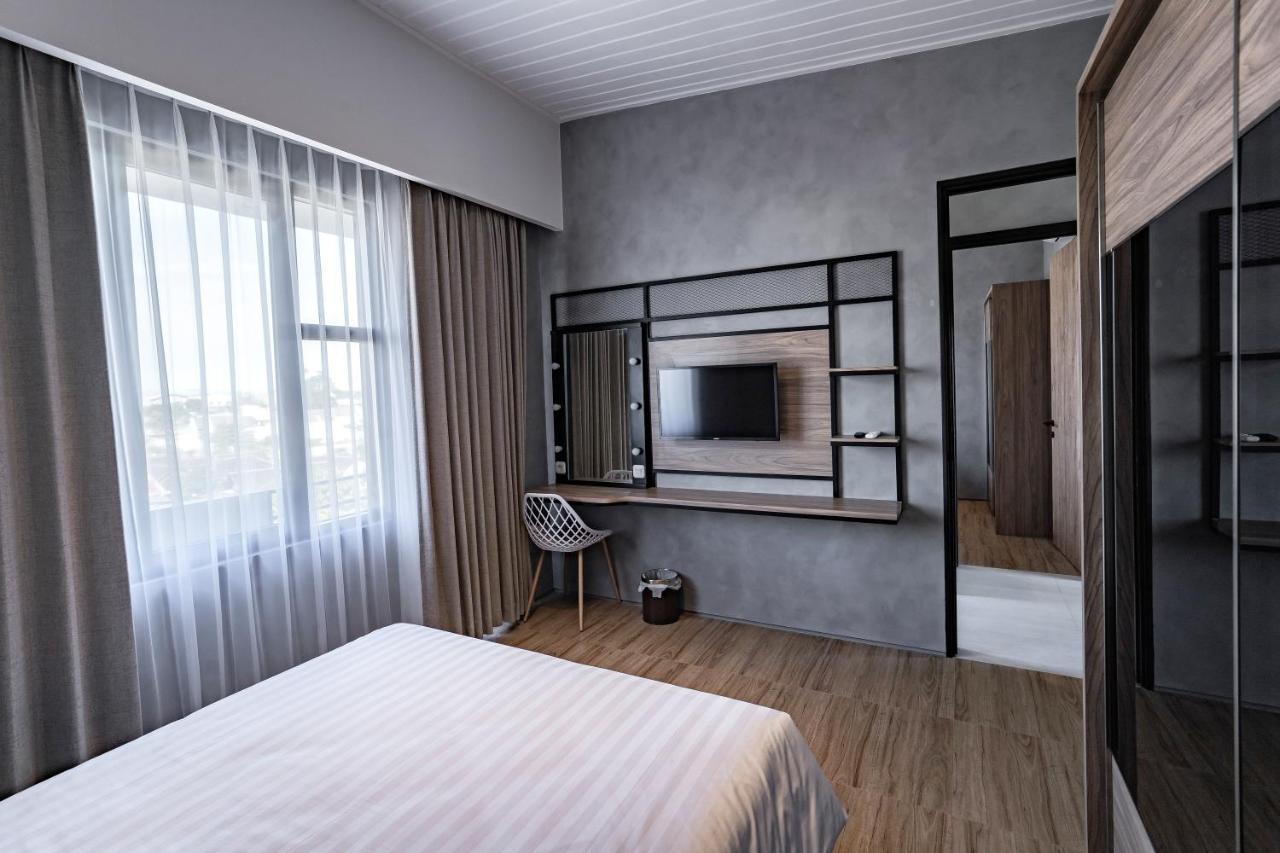 Hotel Loa Living Solo Baru Grogol Exterior foto